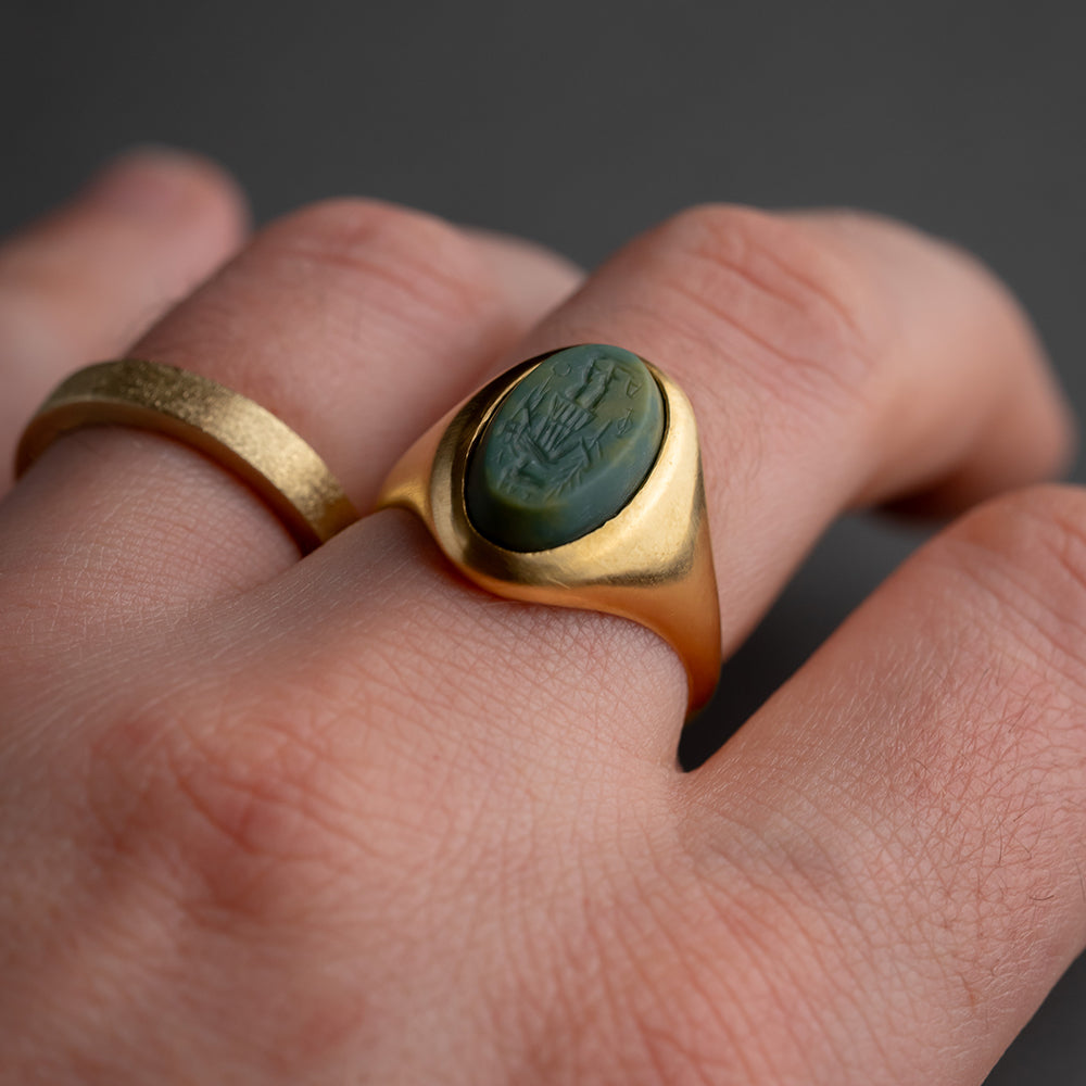 Signet ring one-of-one green