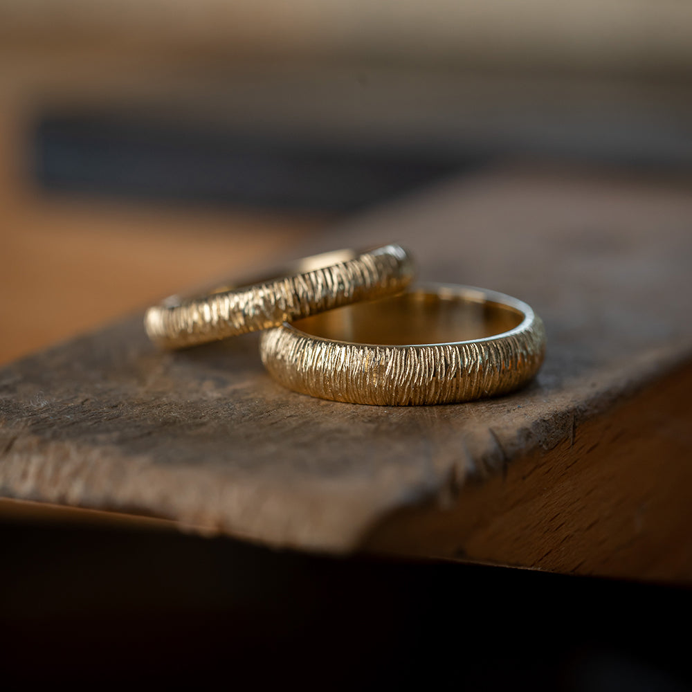 Wedding textured rings set